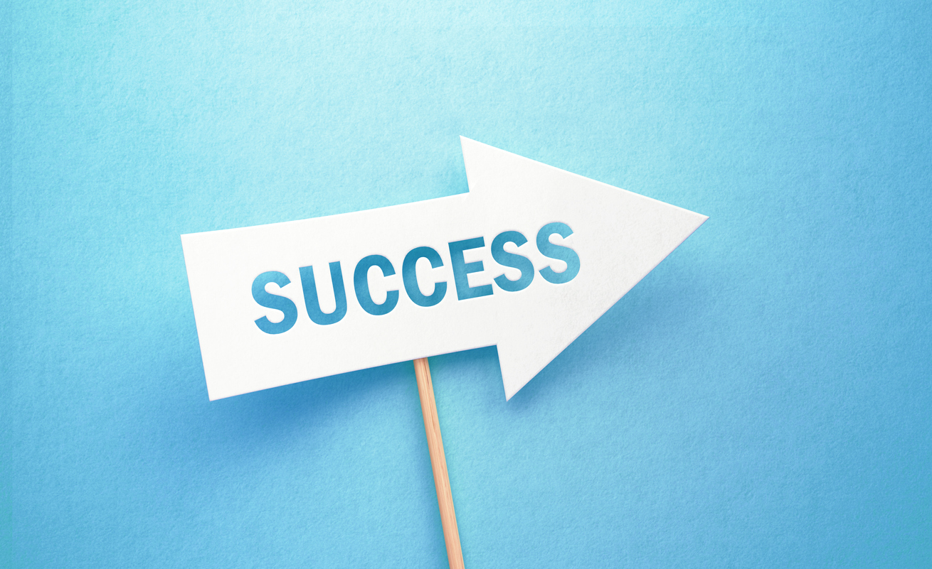 A white arrow points towards success against a blue background: 7 High-Performance Habits of Highly Successful Founders